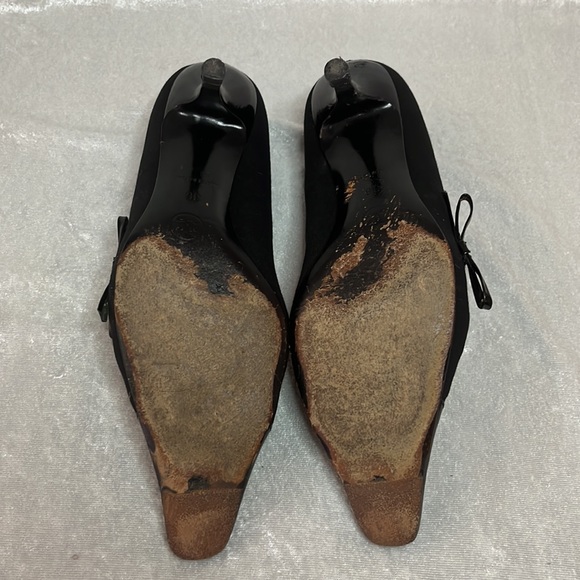 Chanel Cap-toe Pumps - Picture 3 of 7